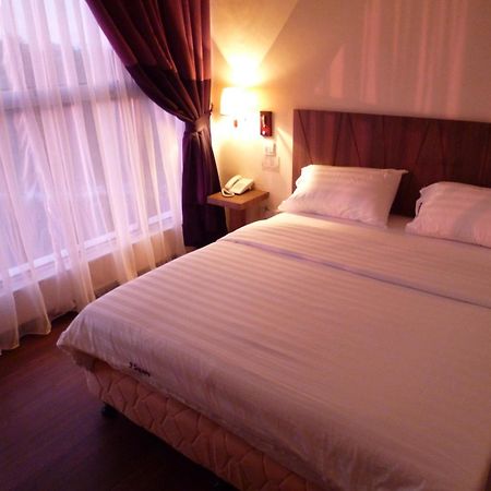 9 Square Hotel - Bangi Buitenkant foto